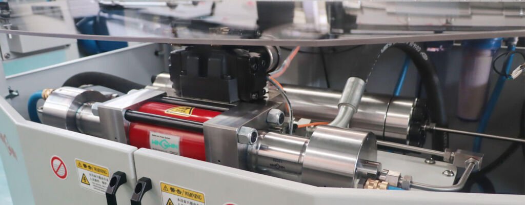 This Intensifier Pump is perfect for robotic, mobile, and motion system cutting applications.