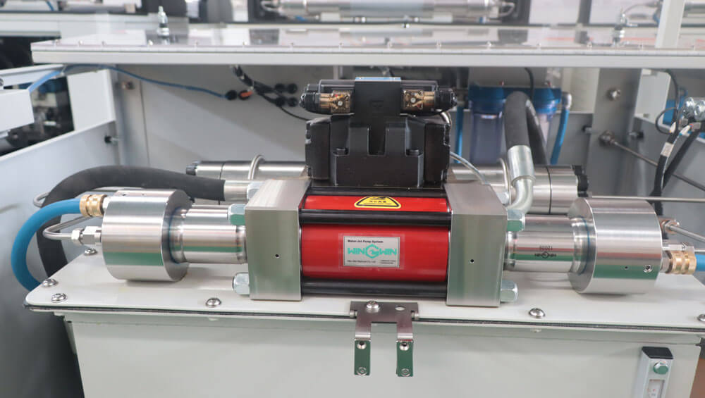 This Intensifier Pump is perfect for robotic, mobile, and motion system cutting applications.